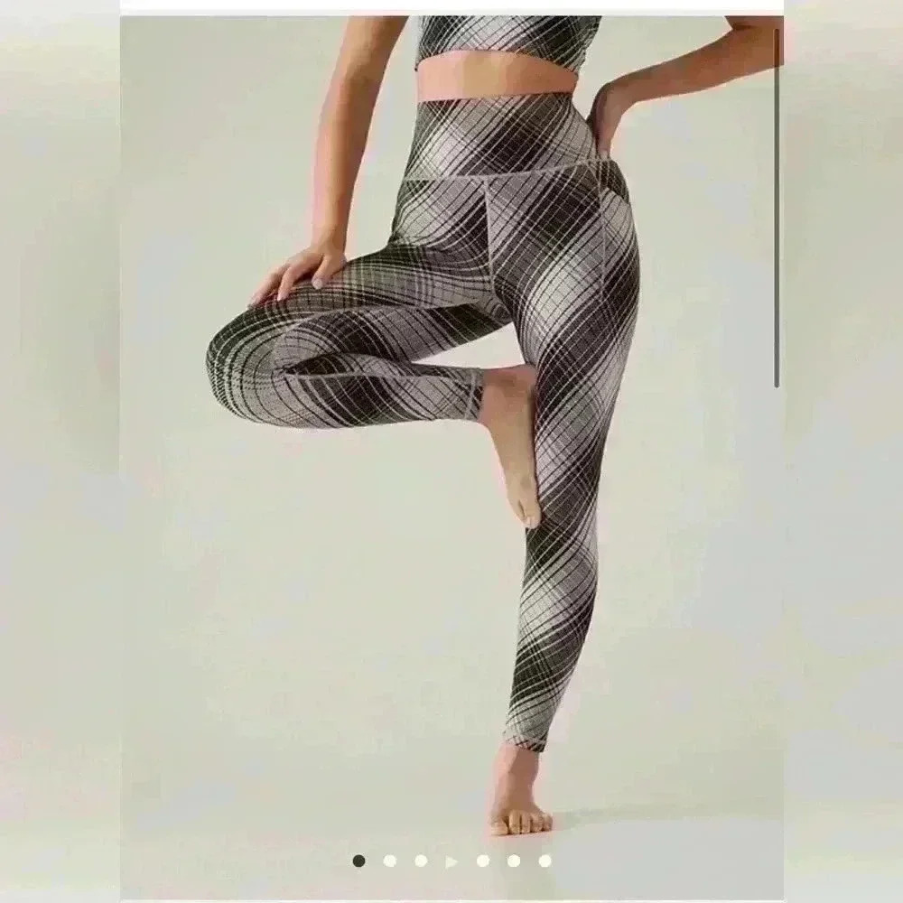 Athleta SALUTATION STASH HIGH RISE TIGHT, white plaid, small